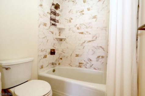 2 Claridge Dr. 1bw Verona NJ 07044