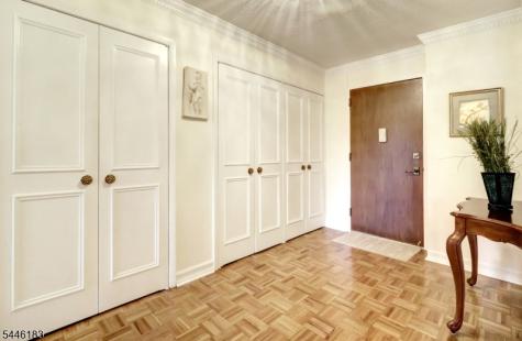 2 Claridge Dr. 1bw Verona NJ 07044