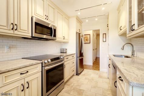 2 Claridge Dr. 1bw Verona NJ 07044