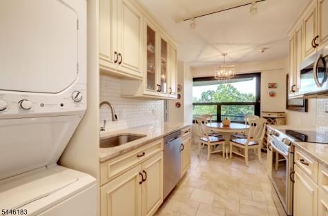2 Claridge Dr. 1bw Verona NJ 07044