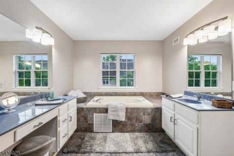 17 Miller Circle Hopewell NJ 08534