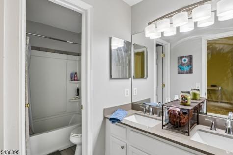 17 Miller Circle Hopewell NJ 08534