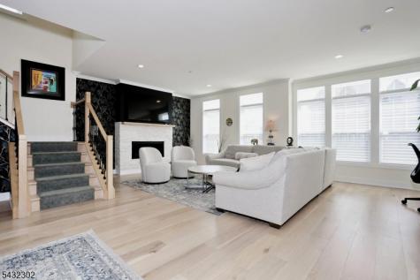 32 Melody Lane Upper Saddle River NJ 07458