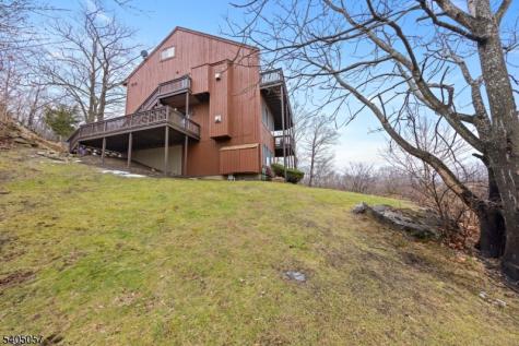 1 Baltusrol Ct. Unit 2 Vernon NJ 07462