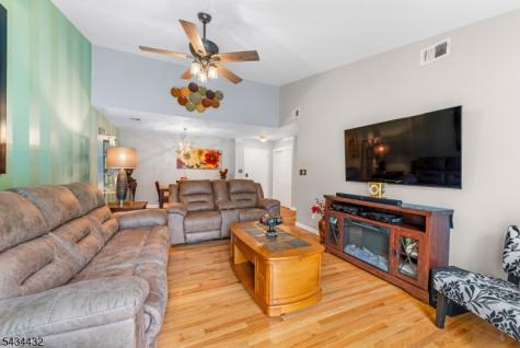 210 Drake Lane Roxbury NJ 07852