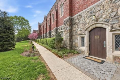 1201 Rio Vista Drive Mahwah NJ 07430