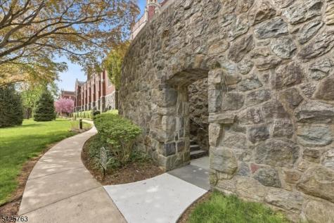 1201 Rio Vista Drive Mahwah NJ 07430