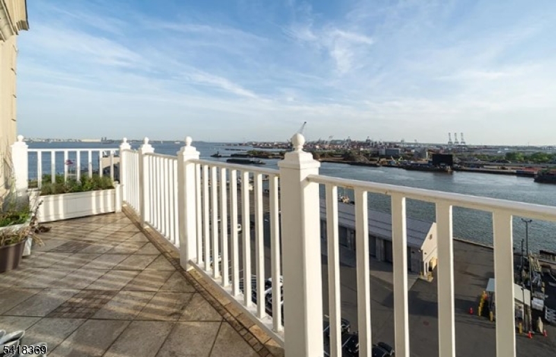 10081 Shearwater Court Jersey City NJ 07305
