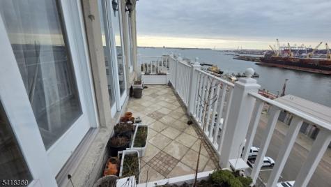 10081 Shearwater Court Jersey City NJ 07305