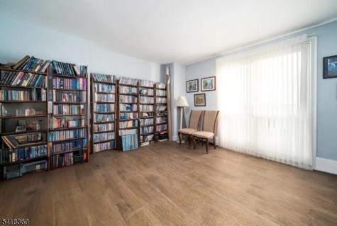 10081 Shearwater Court Jersey City NJ 07305
