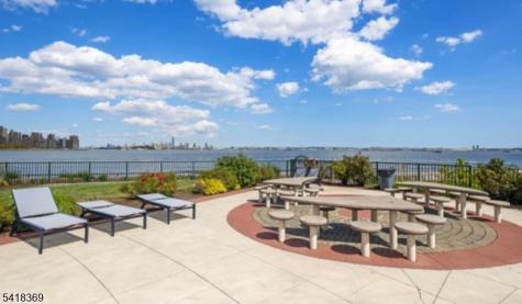 10081 Shearwater Court Jersey City NJ 07305