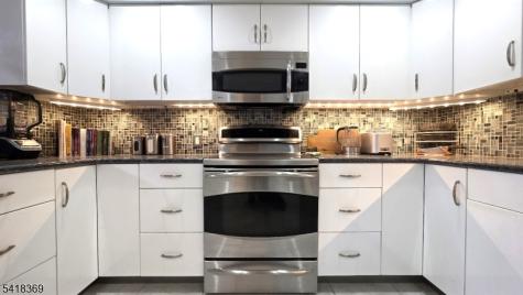 10081 Shearwater Court Jersey City NJ 07305