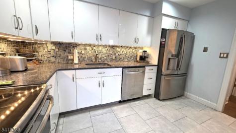 10081 Shearwater Court Jersey City NJ 07305