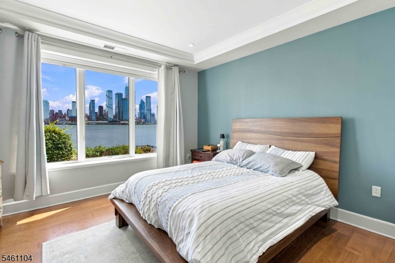 250 Henley Place Weehawken NJ 07086