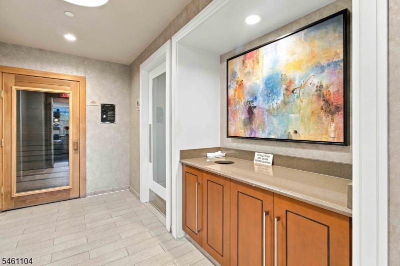 250 Henley Place Weehawken NJ 07086