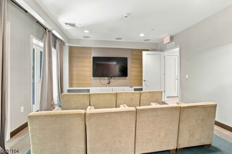 250 Henley Place Weehawken NJ 07086