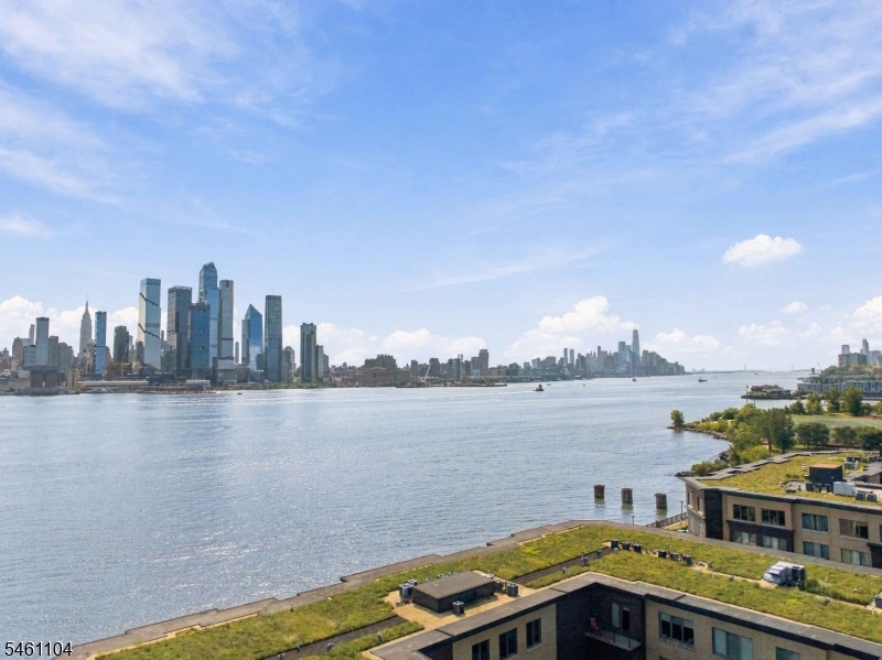 250 Henley Place Weehawken NJ 07086