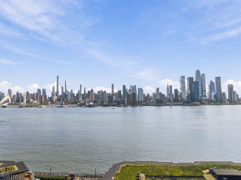 250 Henley Place Weehawken NJ 07086