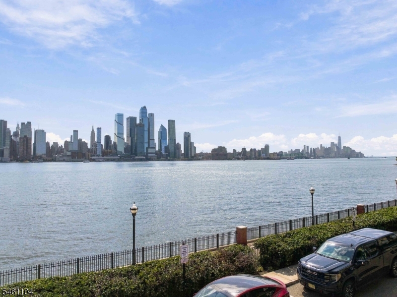 250 Henley Place Weehawken NJ 07086