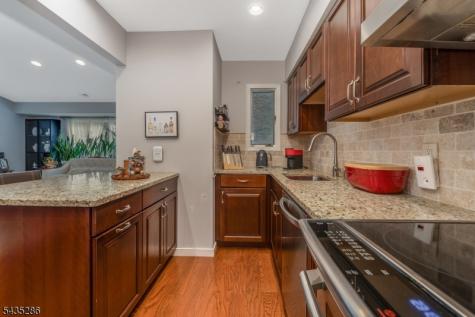 20 Westchester Terrace Clinton NJ 08801