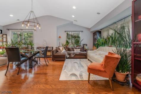 20 Westchester Terrace Clinton NJ 08801