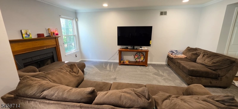 317 Jamestown Court Raritan NJ 08822