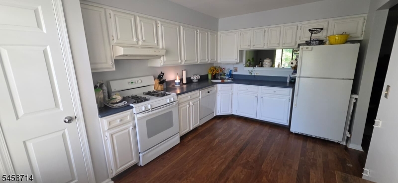 317 Jamestown Court Raritan NJ 08822