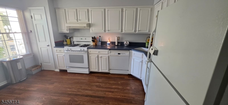 317 Jamestown Court Raritan NJ 08822
