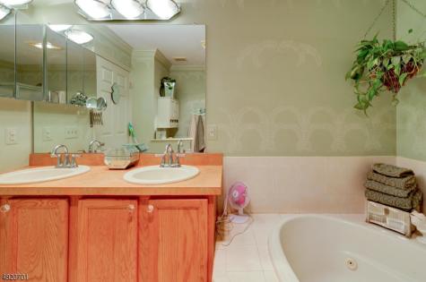 404 Manchester Drive Nutley NJ 07110