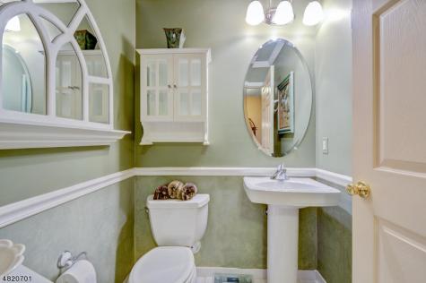 404 Manchester Drive Nutley NJ 07110