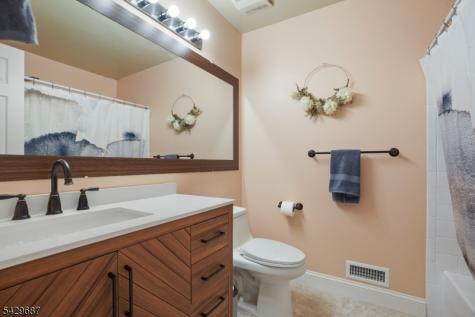 6 Amethyst Way Franklin NJ 08823