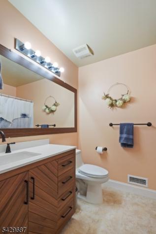 6 Amethyst Way Franklin NJ 08823