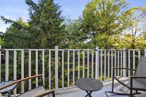 6 Amethyst Way Franklin NJ 08823