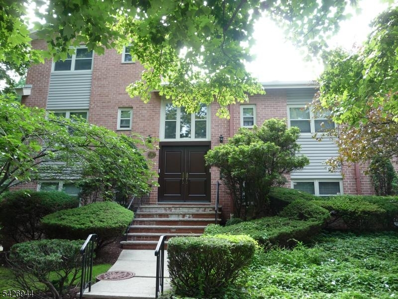 29 Up Mountain Avenue C2902 Montclair NJ 07042