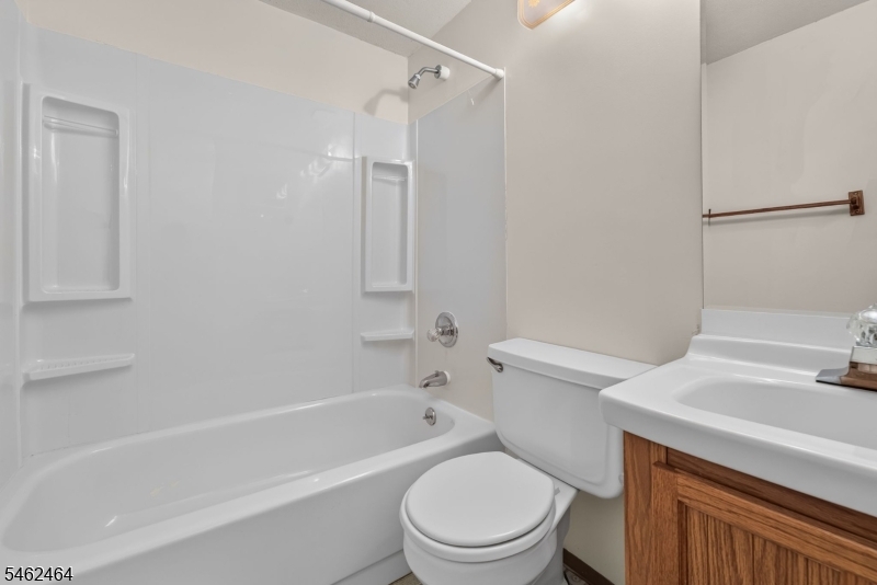 10 Hemlock Court Raritan NJ 08822
