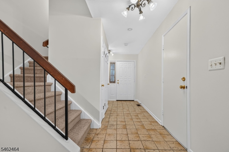 10 Hemlock Court Raritan NJ 08822