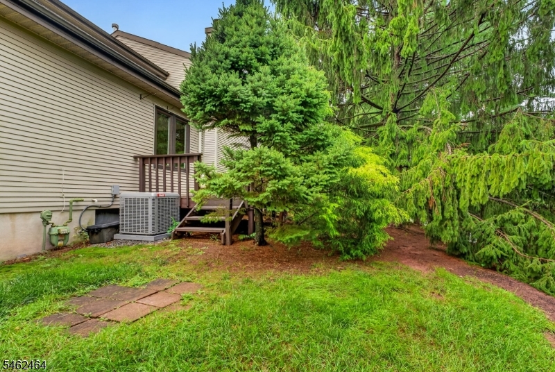 10 Hemlock Court Raritan NJ 08822