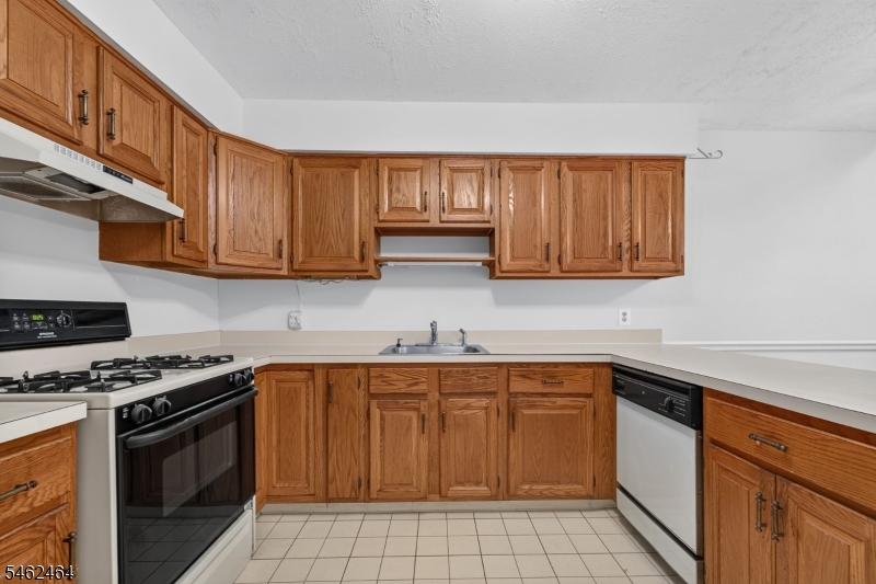 10 Hemlock Court Raritan NJ 08822