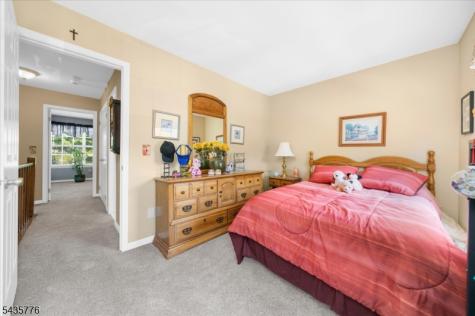 1404 Cobblestone Court Raritan NJ 08822
