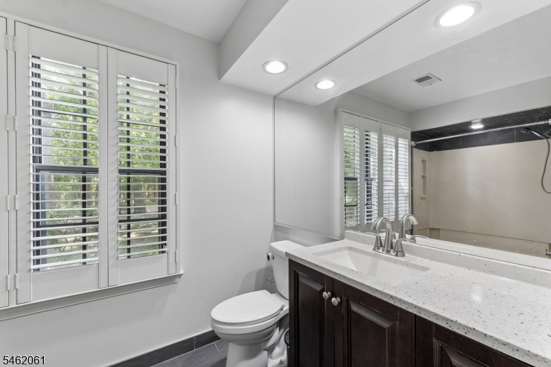 1403 Stoneridge Circle Helmetta NJ 08828