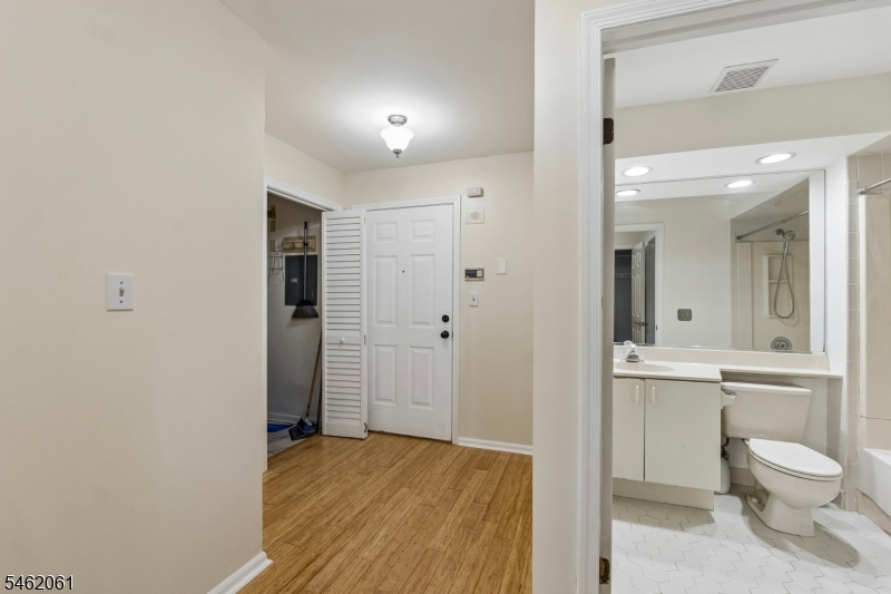 1403 Stoneridge Circle Helmetta NJ 08828