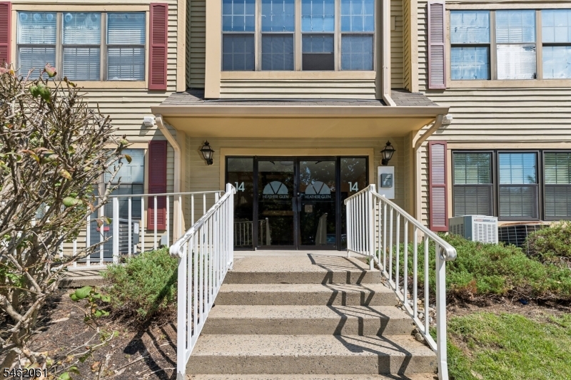 1403 Stoneridge Circle Helmetta NJ 08828