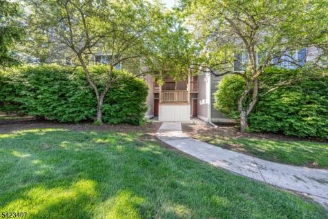 14 Falcon Ridge Way Hamburg NJ 07419
