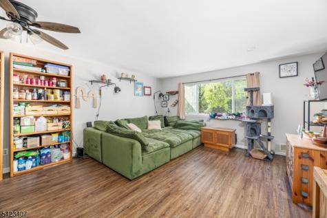14 Falcon Ridge Way Hamburg NJ 07419