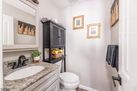 14 Falcon Ridge Way Hamburg NJ 07419