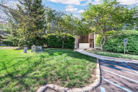 14 Falcon Ridge Way Hamburg NJ 07419