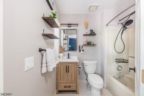 14 Falcon Ridge Way Hamburg NJ 07419