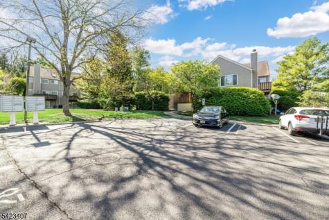 14 Falcon Ridge Way Hamburg NJ 07419