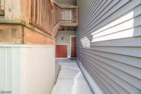 14 Falcon Ridge Way Hamburg NJ 07419