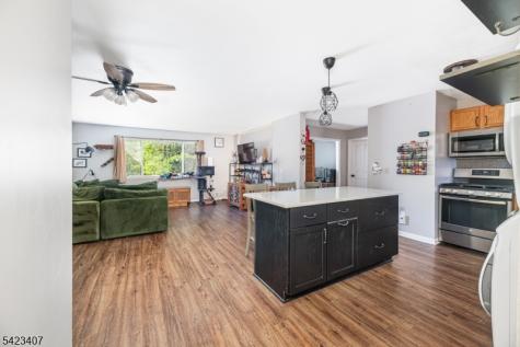 14 Falcon Ridge Way Hamburg NJ 07419